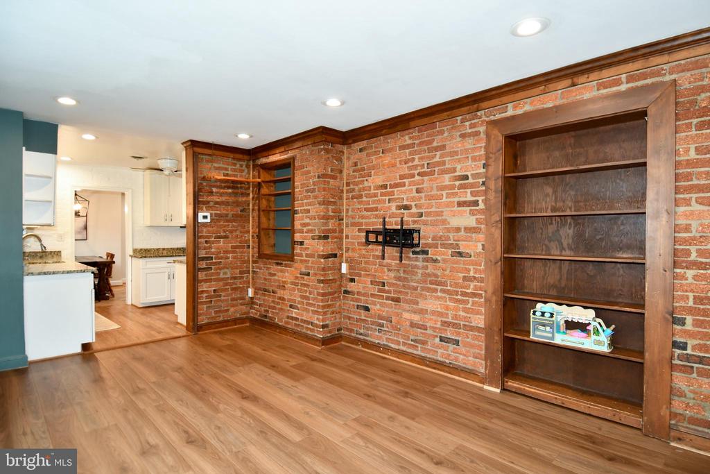 9325 LONG BRANCH PARKWAY