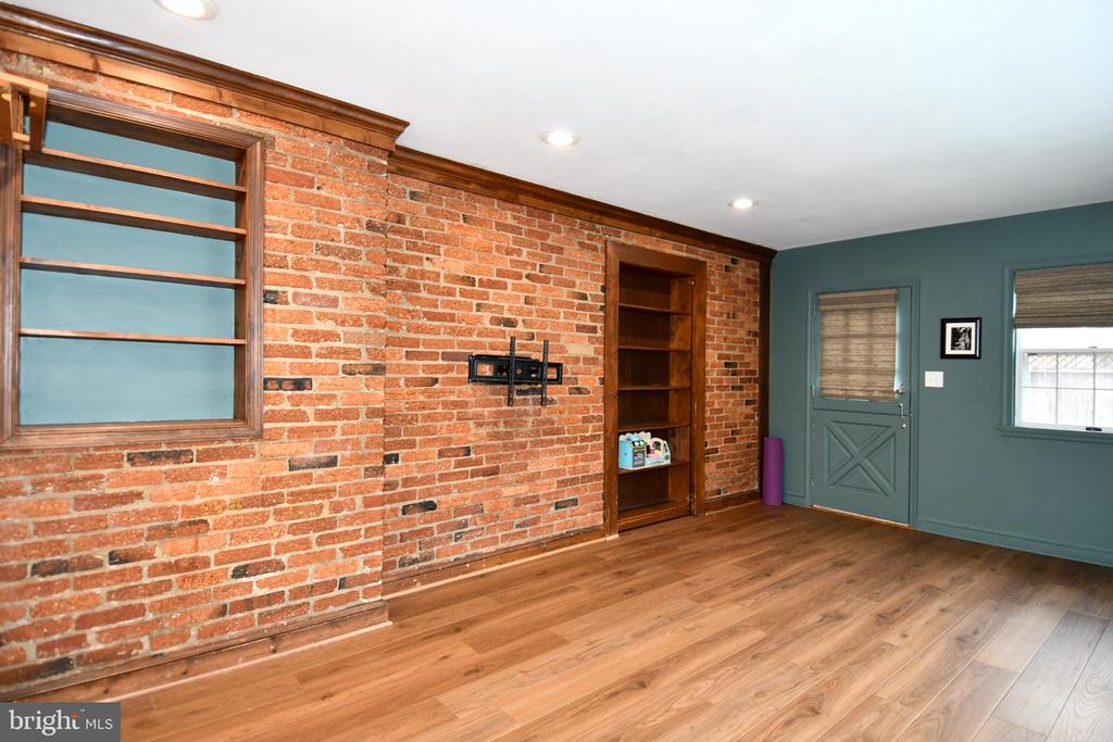 9325 LONG BRANCH PARKWAY