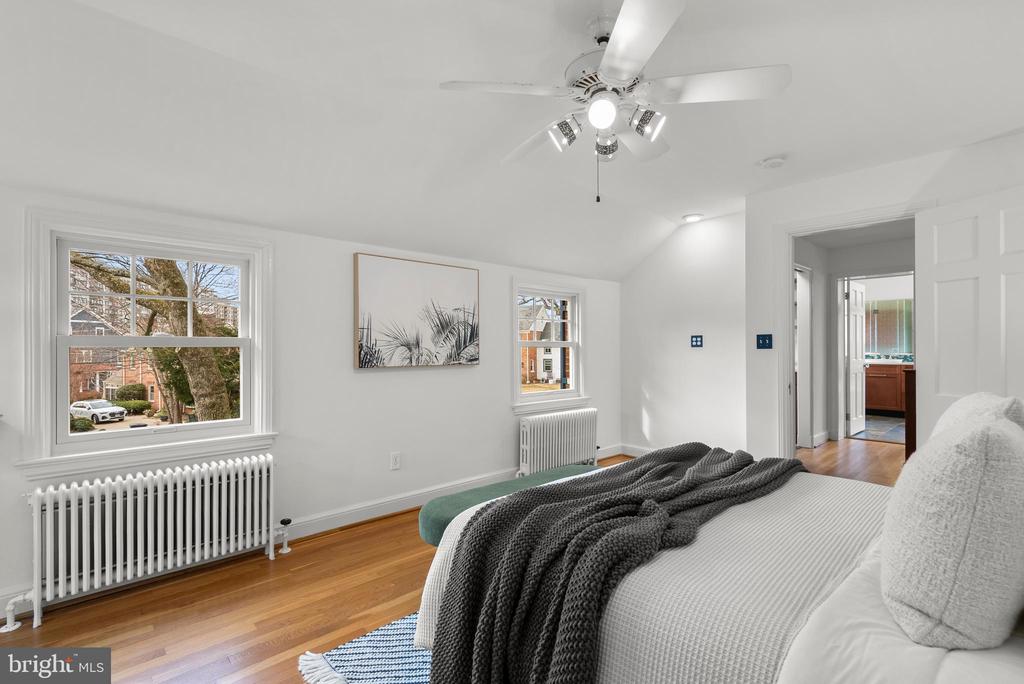 8 SPRINGVALE LANE