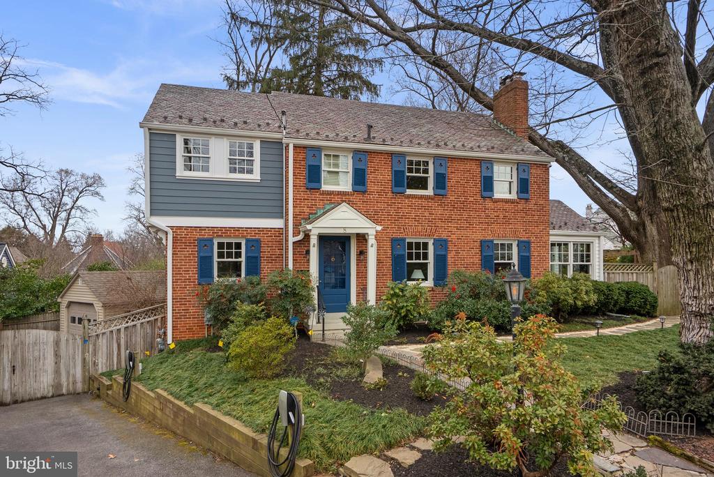 8 SPRINGVALE LANE