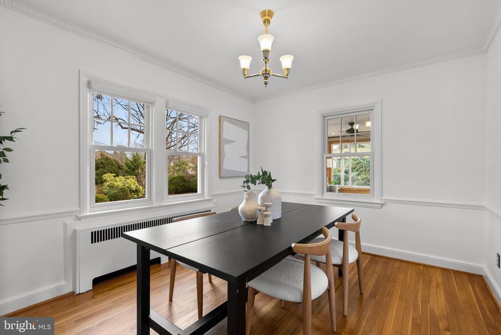 8 SPRINGVALE LANE