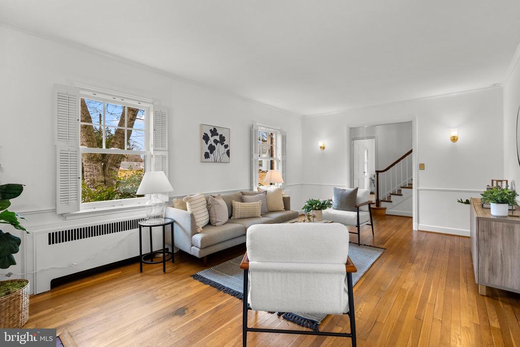 8 SPRINGVALE LANE