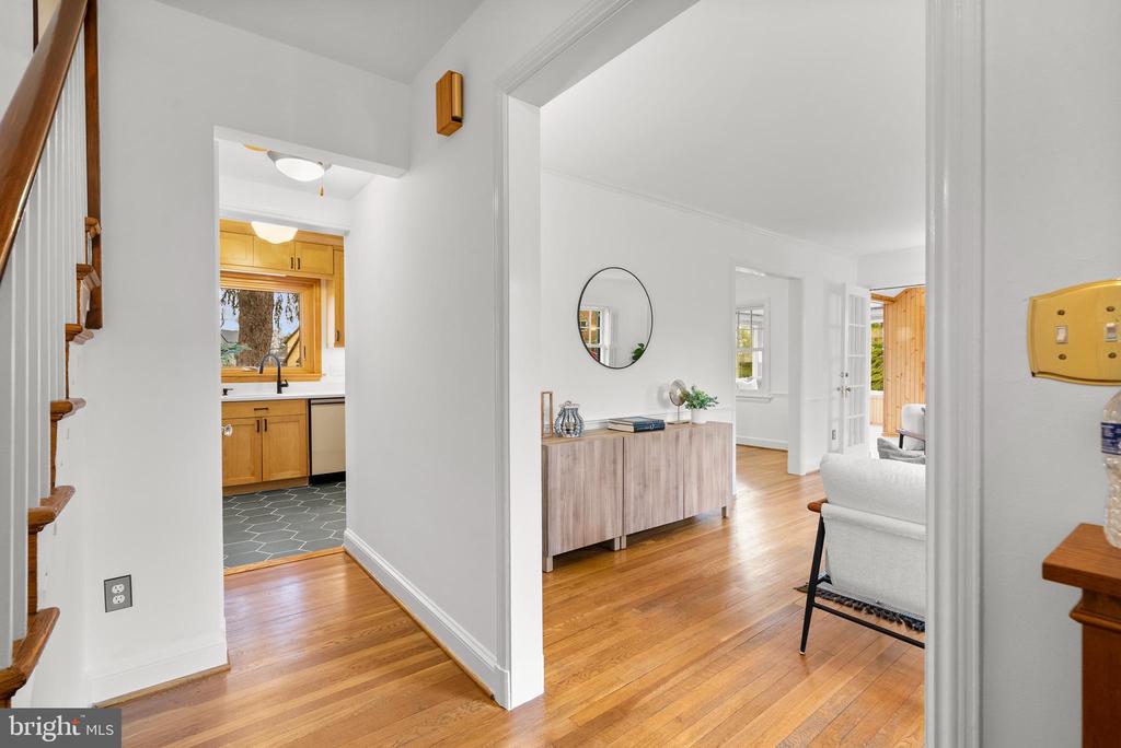 8 SPRINGVALE LANE