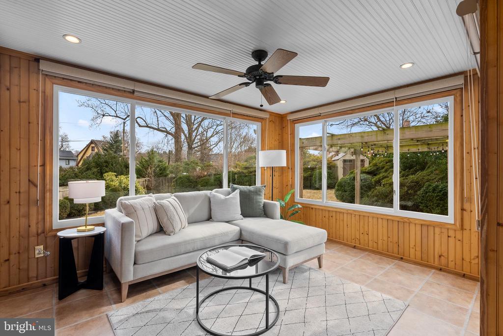 8 SPRINGVALE LANE