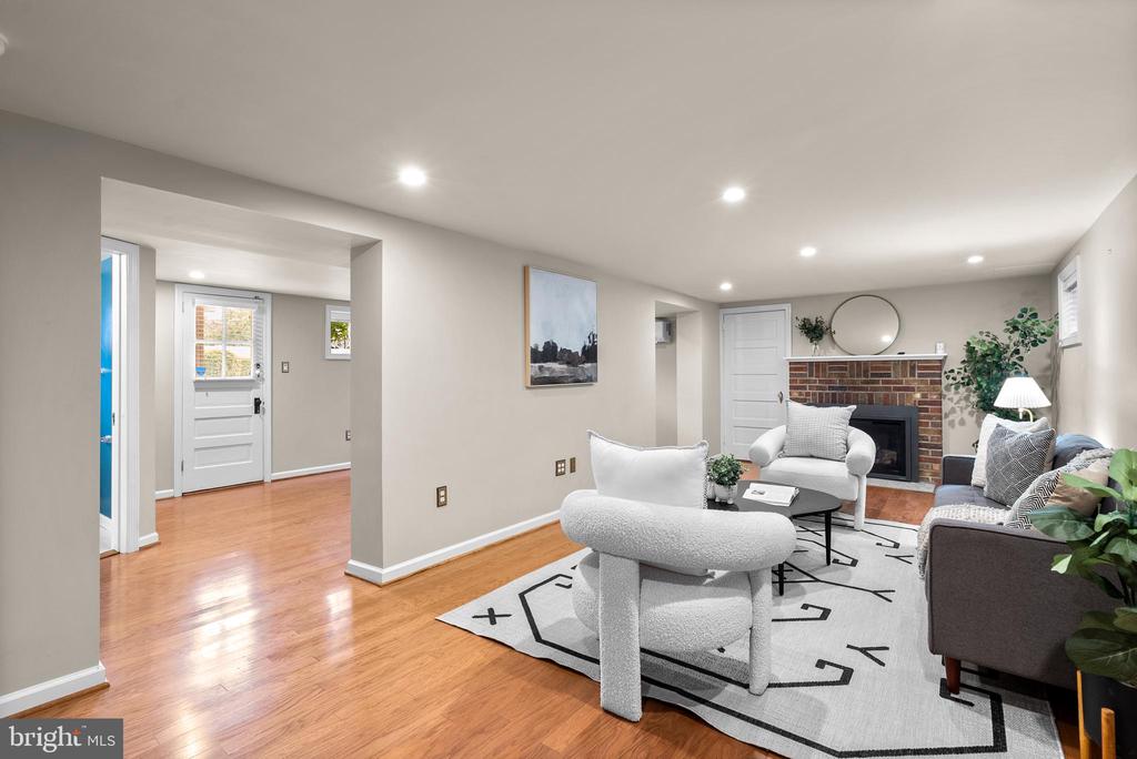 8 SPRINGVALE LANE