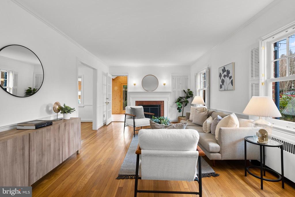 8 SPRINGVALE LANE