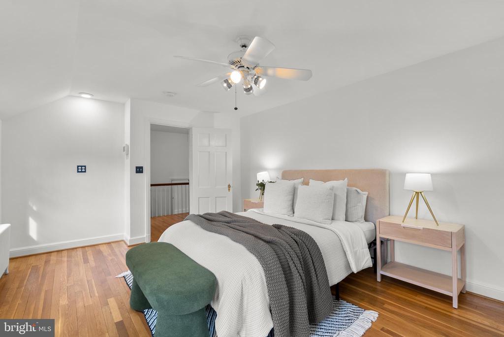 8 SPRINGVALE LANE