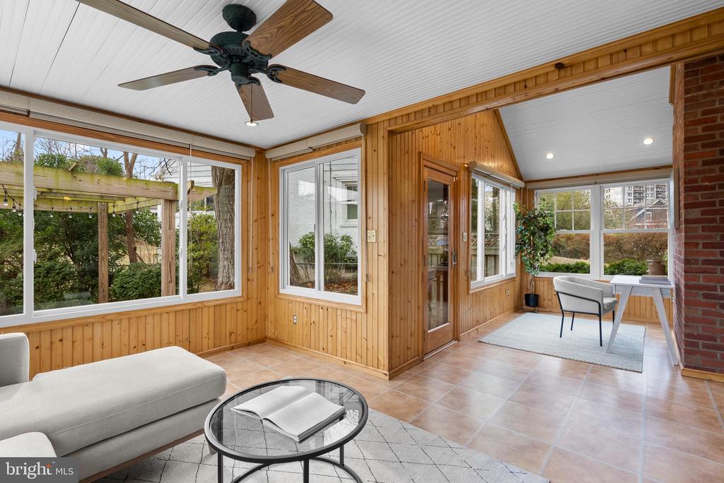 8 SPRINGVALE LANE