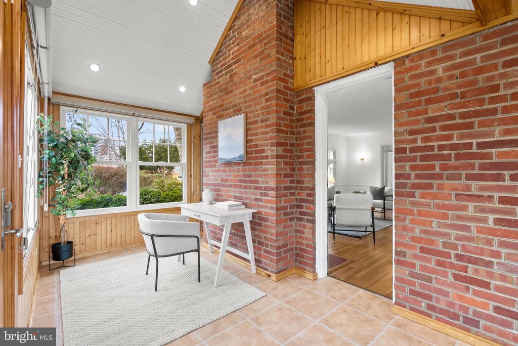 8 SPRINGVALE LANE