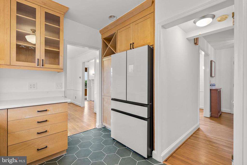 8 SPRINGVALE LANE