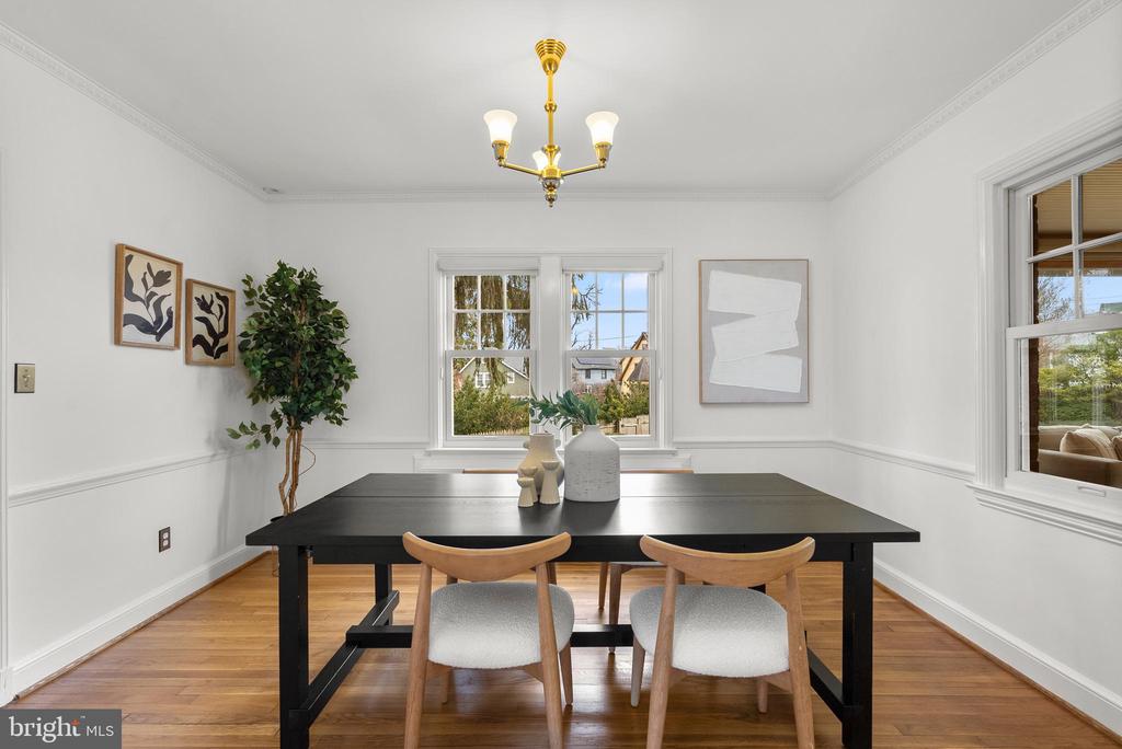 8 SPRINGVALE LANE
