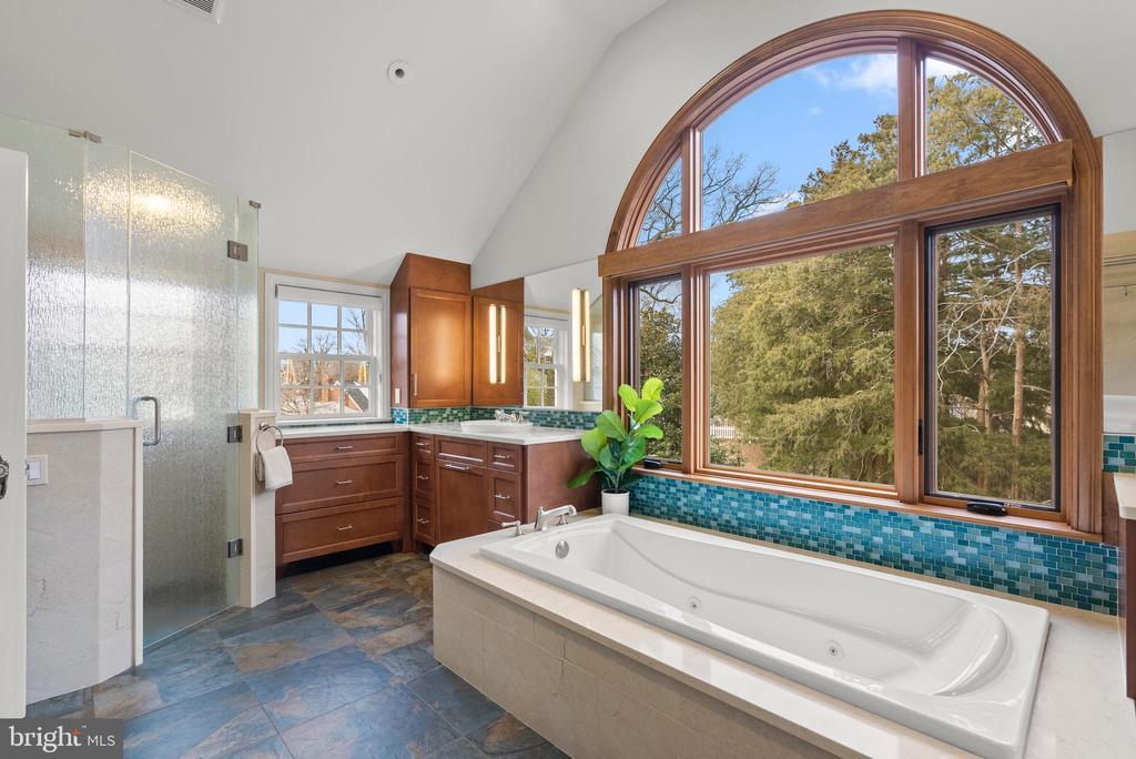 8 SPRINGVALE LANE