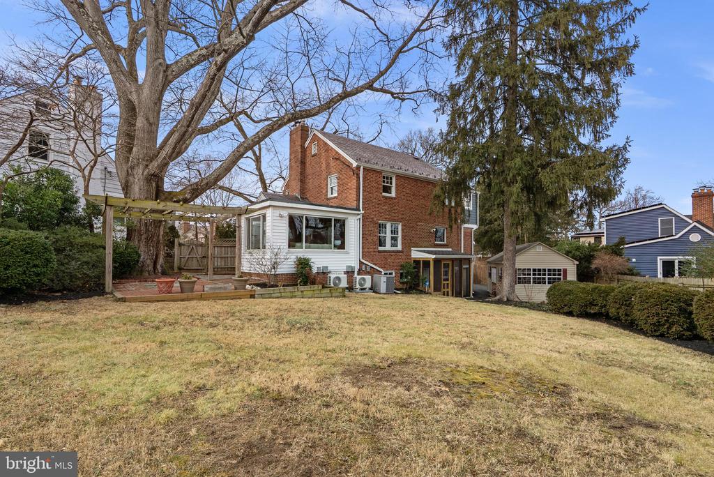 8 SPRINGVALE LANE