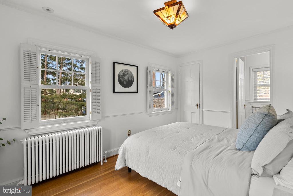 8 SPRINGVALE LANE