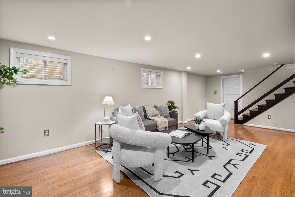 8 SPRINGVALE LANE