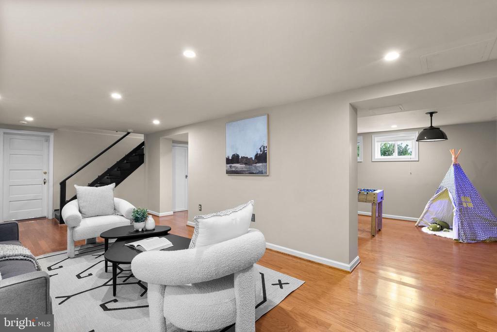 8 SPRINGVALE LANE