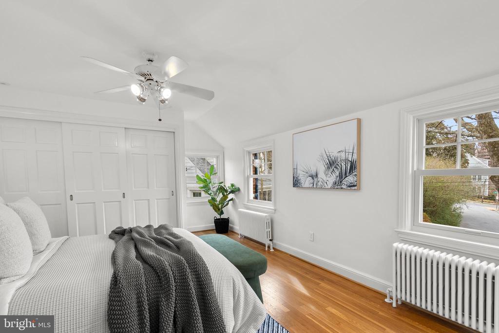 8 SPRINGVALE LANE