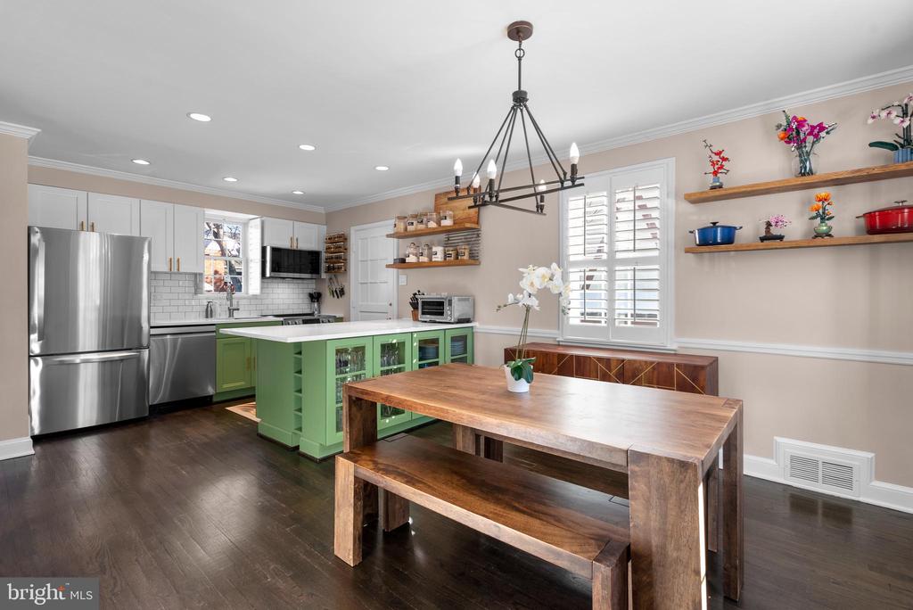 707 FOREST GLEN ROAD