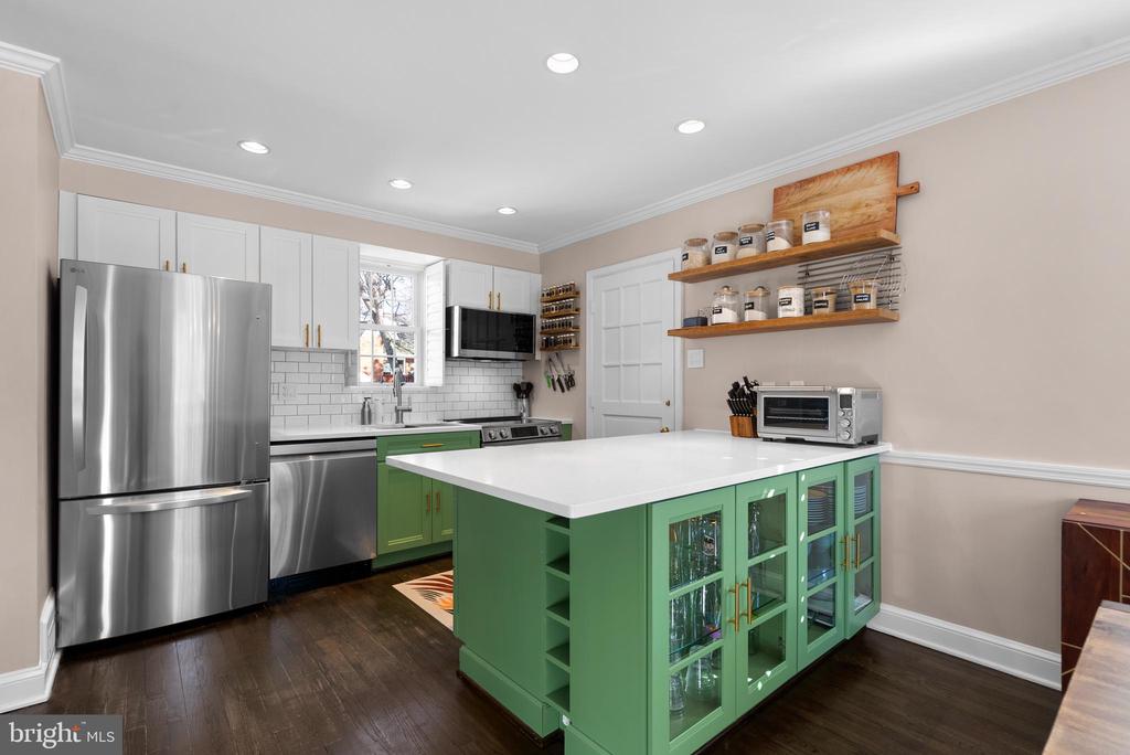 707 FOREST GLEN ROAD