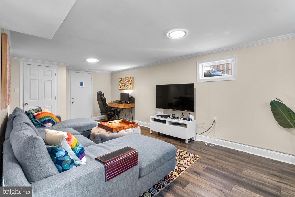 707 FOREST GLEN ROAD