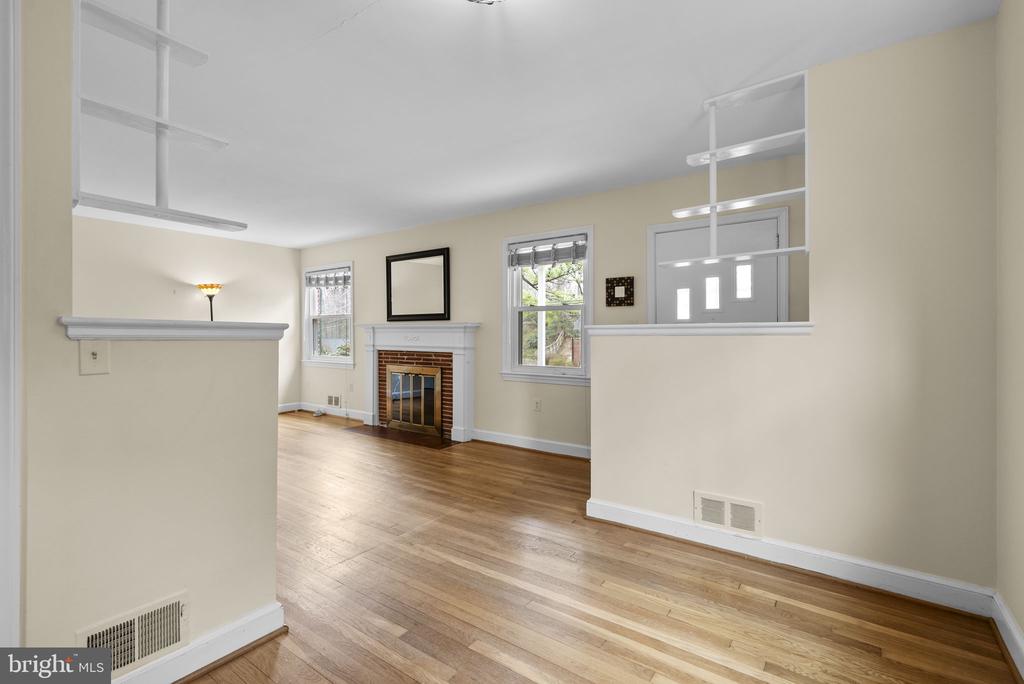 414 HILLMOOR DRIVE