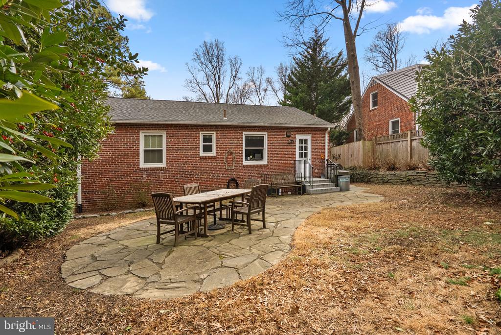 414 HILLMOOR DRIVE
