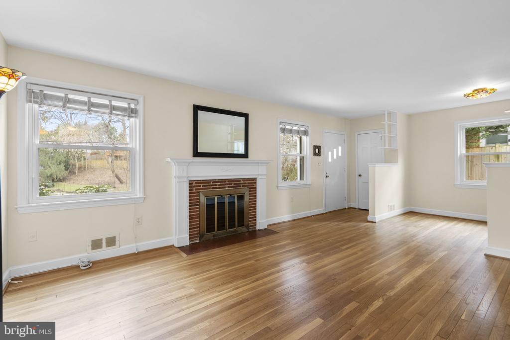 414 HILLMOOR DRIVE