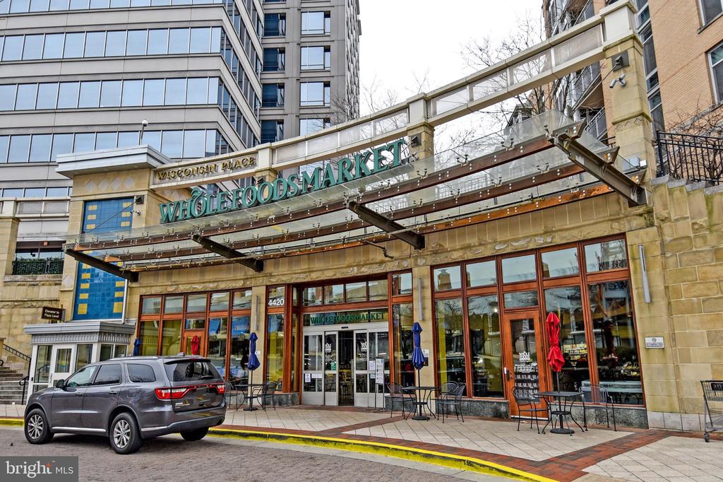 4601 N PARK AVENUE Unit: 101