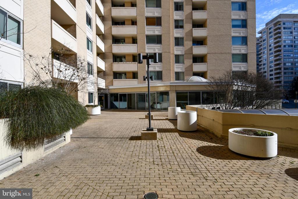 4601 N PARK AVENUE Unit: 101