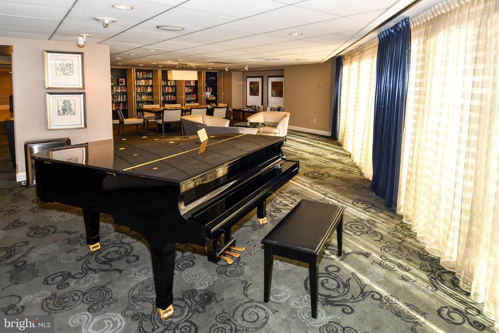 4601 N PARK AVENUE Unit: 101