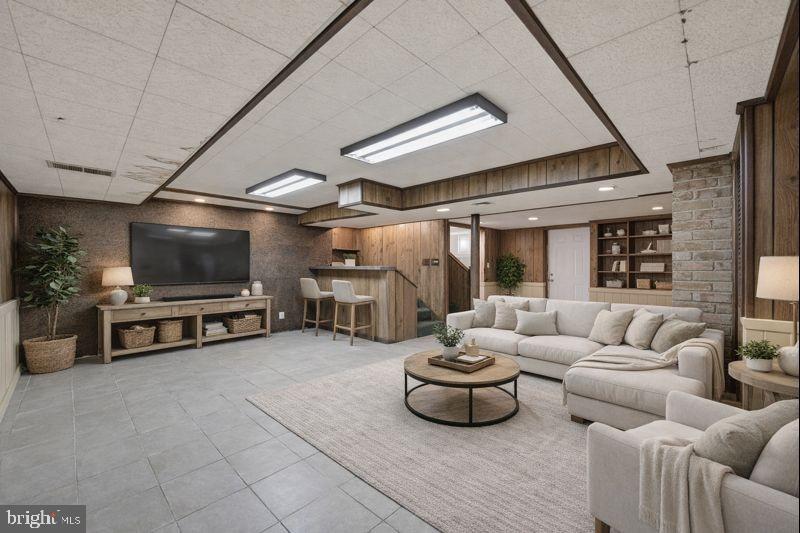 703 NORTHWEST DRIVE