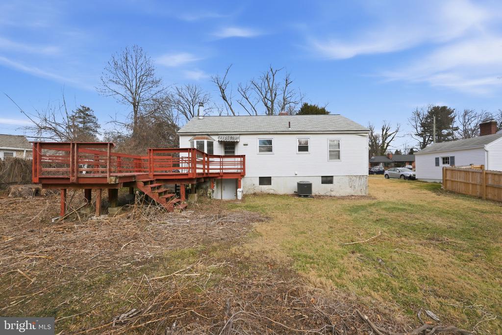 703 NORTHWEST DRIVE