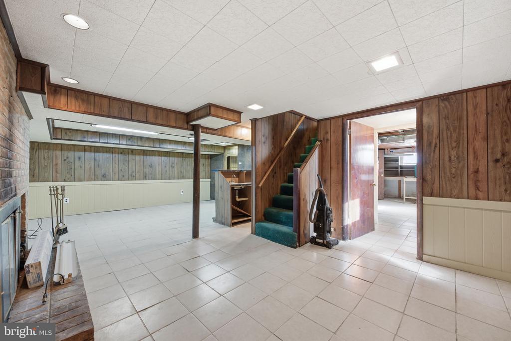 703 NORTHWEST DRIVE