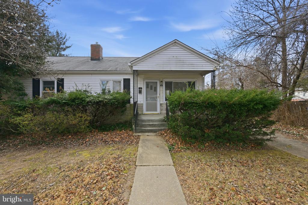 703 NORTHWEST DRIVE