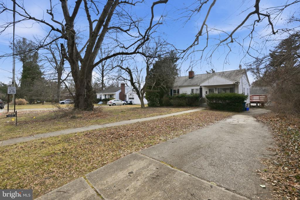 703 NORTHWEST DRIVE
