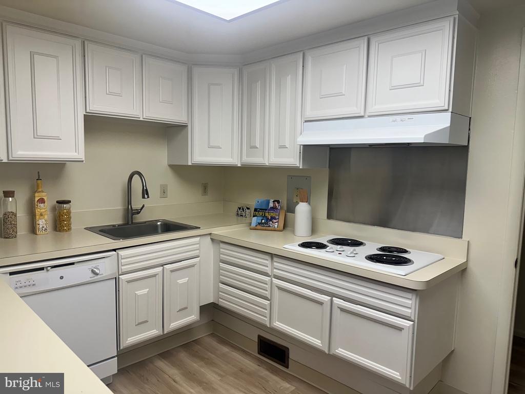 3400 CHISWICK COURT Unit: 48-2A