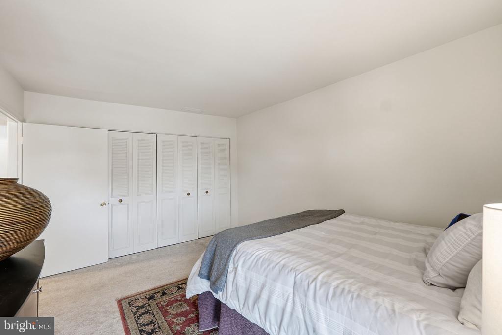 3400 CHISWICK COURT Unit: 48-2A