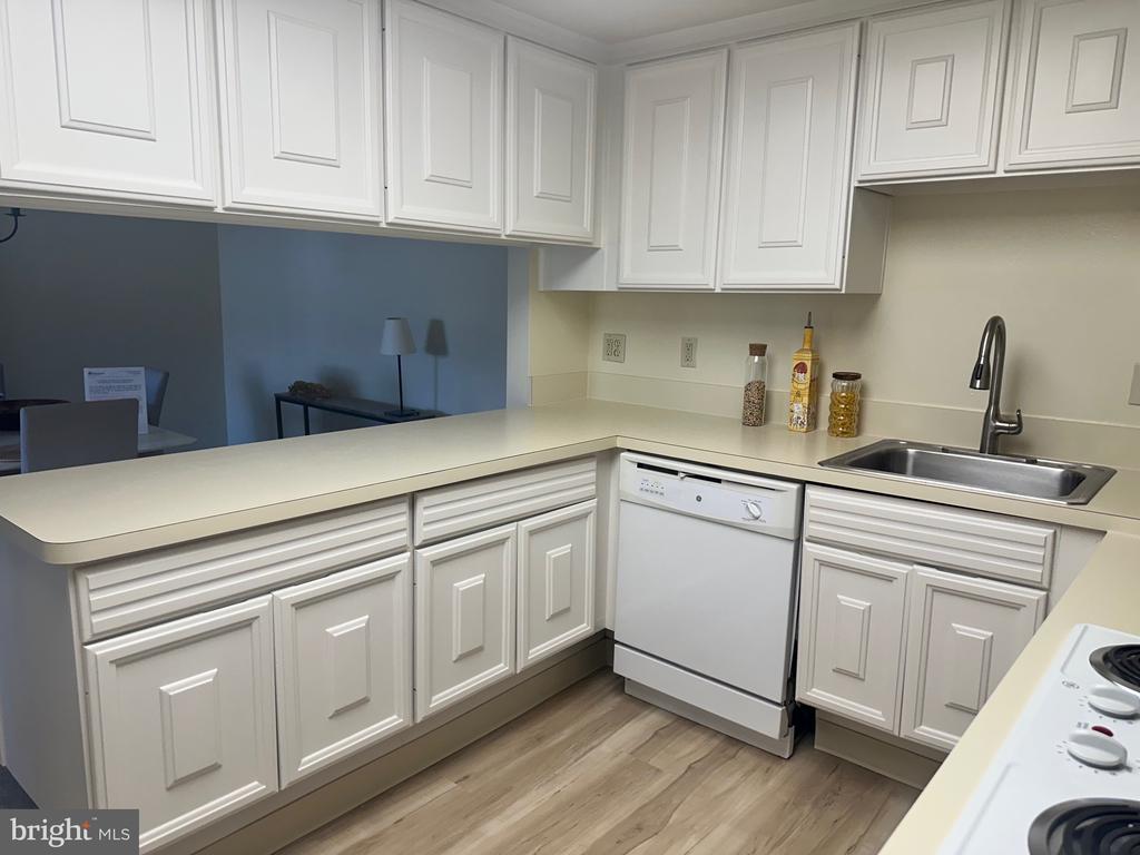 3400 CHISWICK COURT Unit: 48-2A