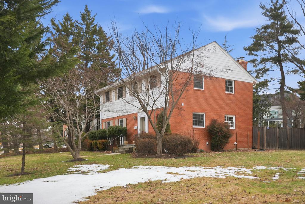 9901 FERNWOOD ROAD