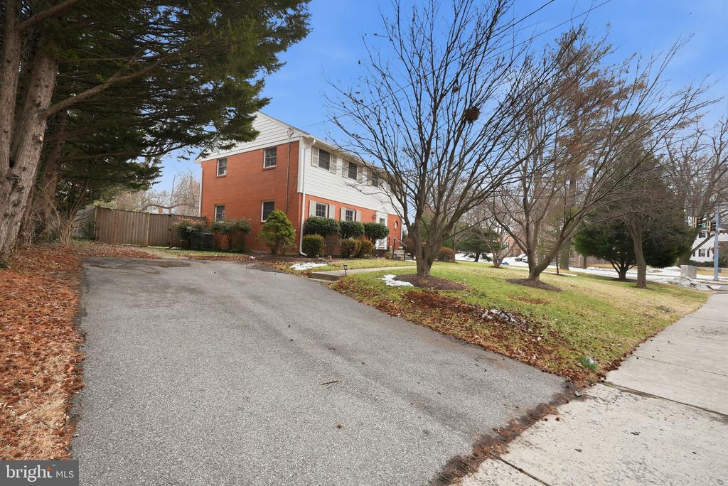9901 FERNWOOD ROAD