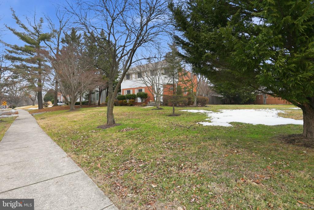 9901 FERNWOOD ROAD