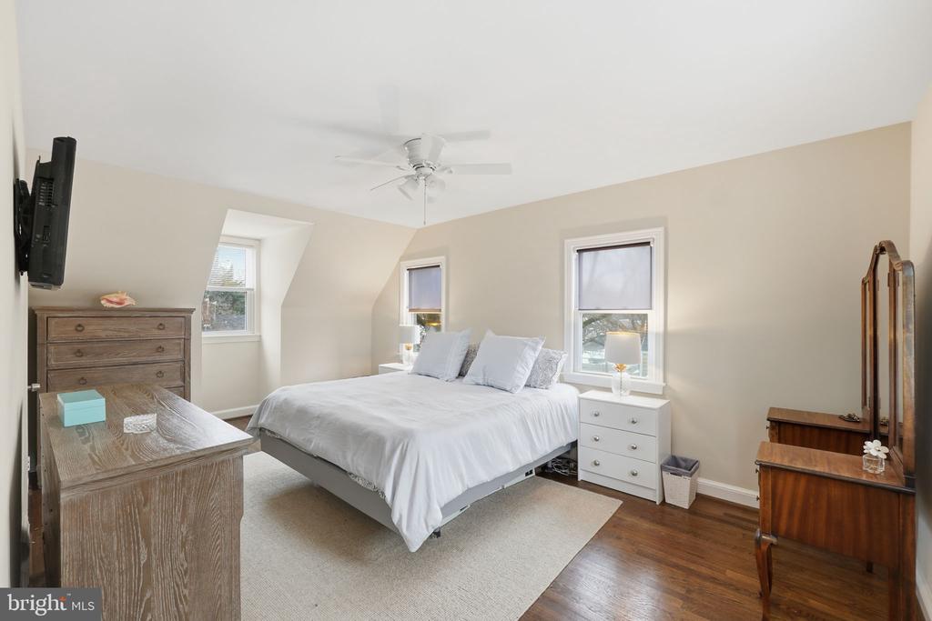 10304 RIDGEMOOR DRIVE