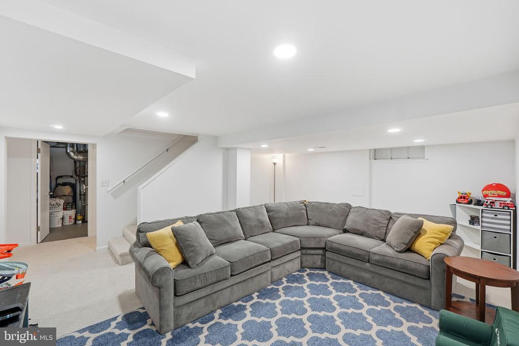 10304 RIDGEMOOR DRIVE