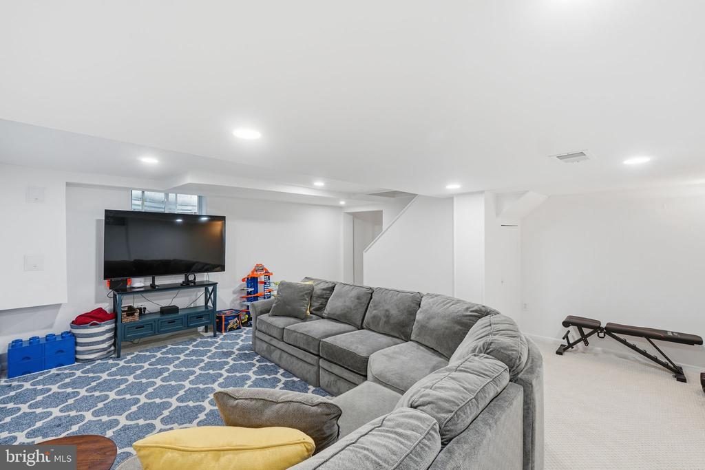10304 RIDGEMOOR DRIVE
