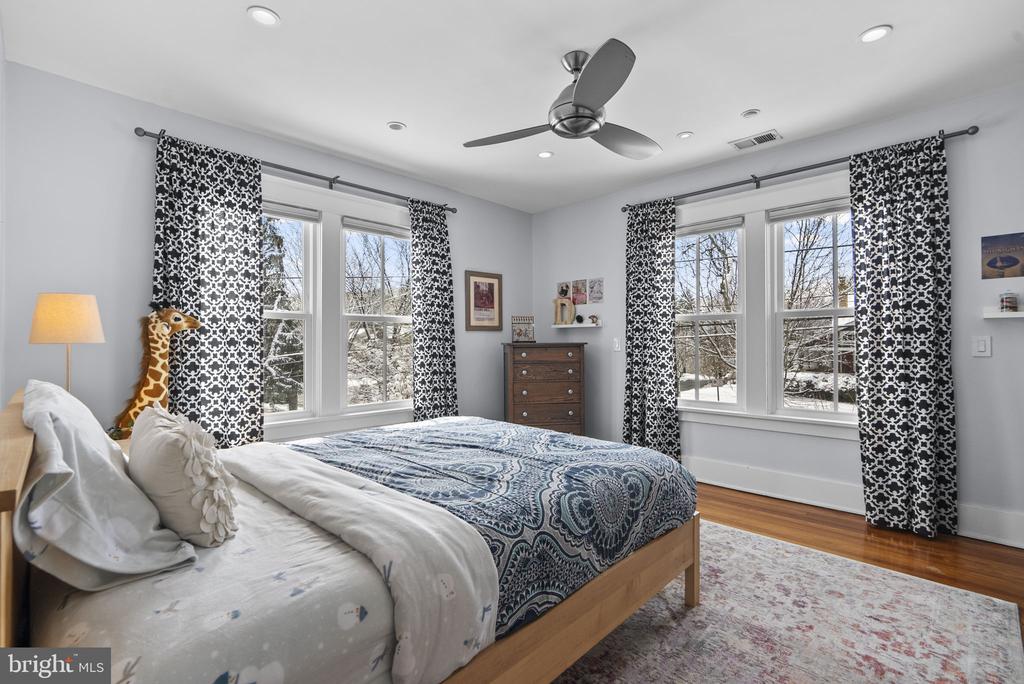 1415 BALLARD STREET