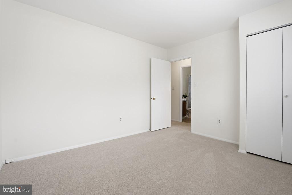 25945 LASALLE COURT
