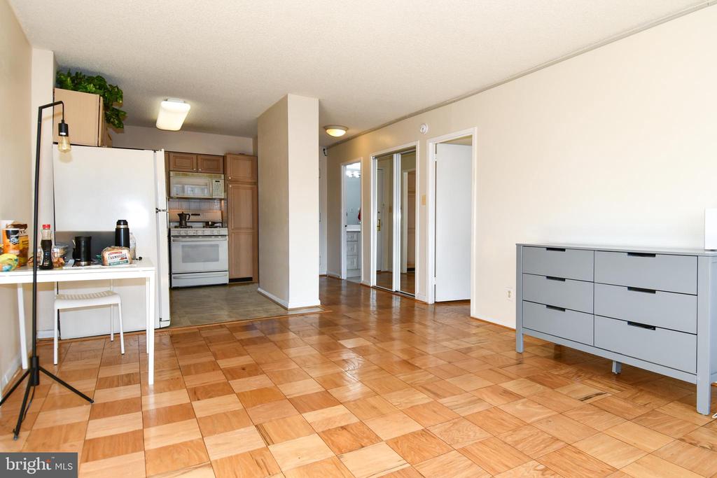 5225 POOKS HILL ROAD Unit: 803 N