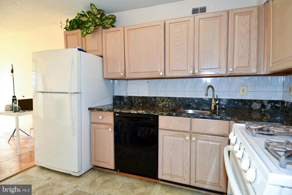 5225 POOKS HILL ROAD Unit: 803 N