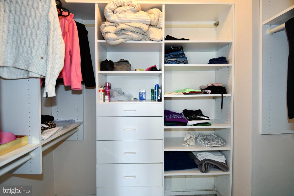 5225 POOKS HILL ROAD Unit: 803 N