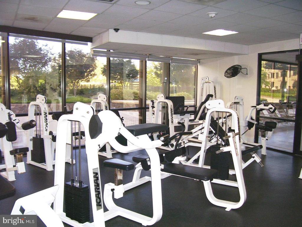 5225 POOKS HILL ROAD Unit: 803 N